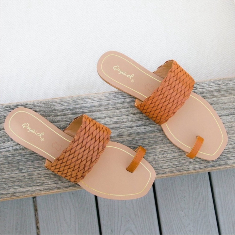 Sandals Cognac brown toe ring woven flat slip on slippers